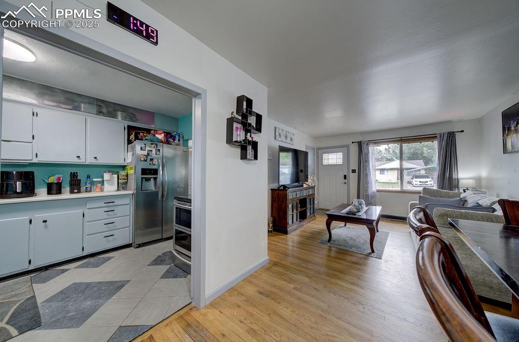 Image 16 of 41: Kitchen