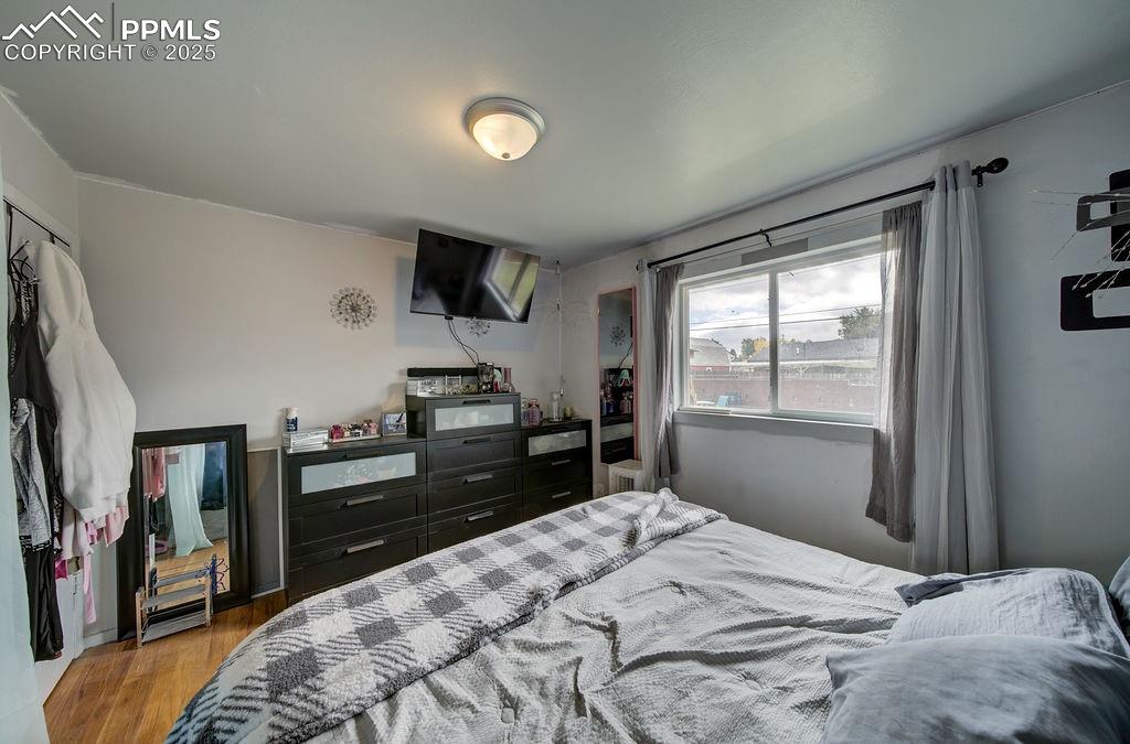 Image 27 of 41: Bedroom