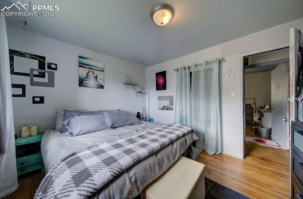 Image 29 of 41: Bedroom