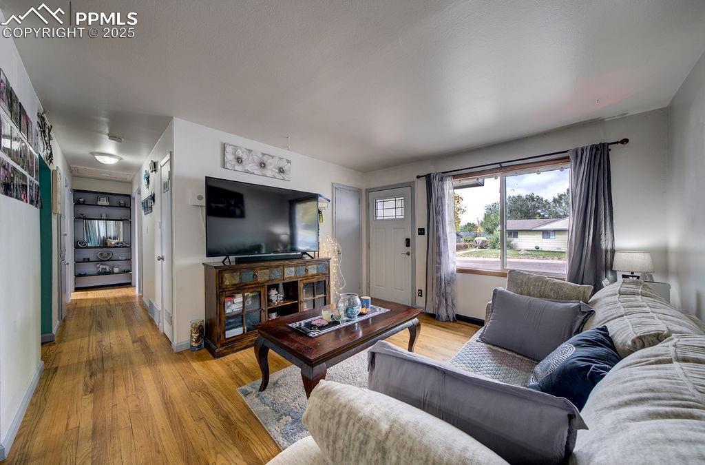 Image 5 of 41: Living Room