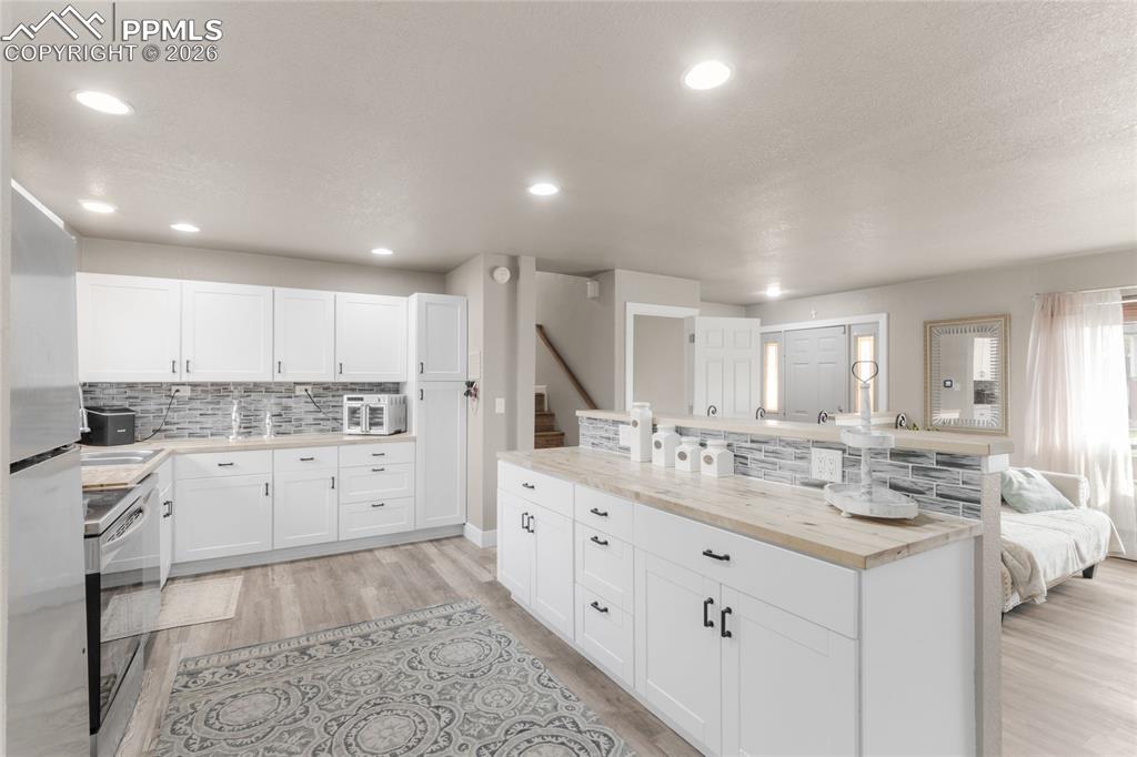 Image 11 of 36: Kitchen