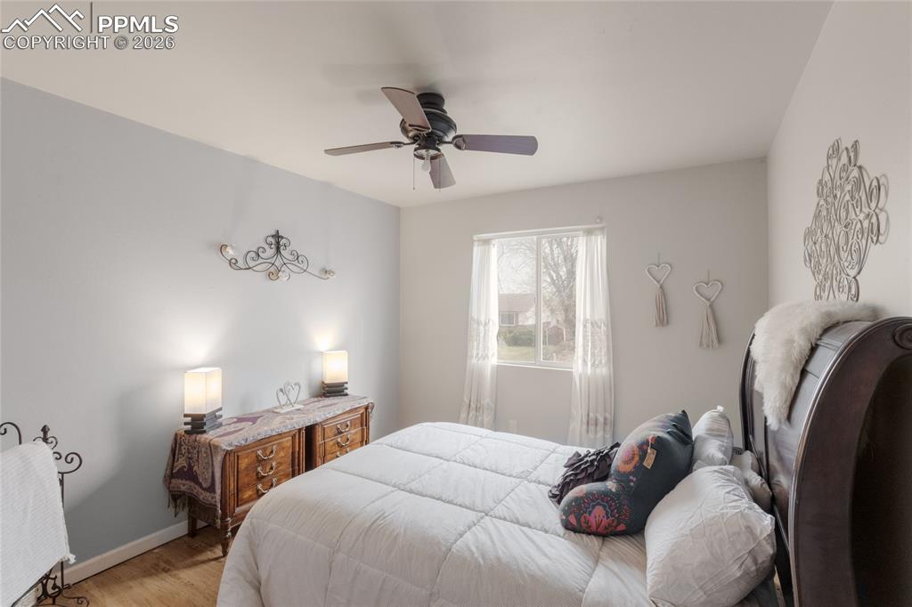 Image 19 of 36: Bedroom