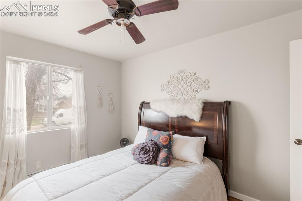 Image 20 of 36: Bedroom