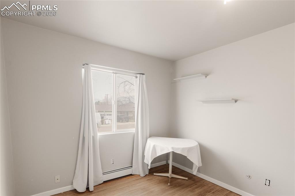 Image 21 of 36: Bedroom