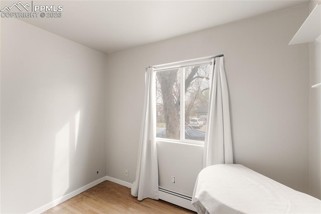 Image 22 of 36: Bedroom