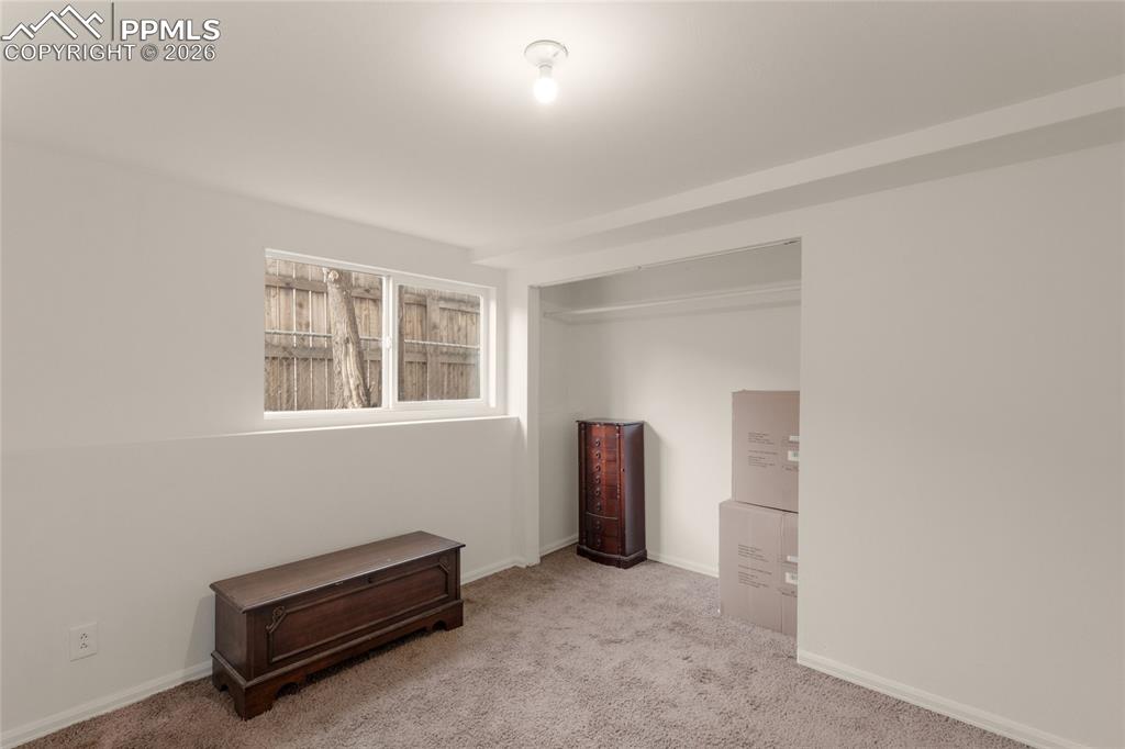 Image 29 of 36: Office