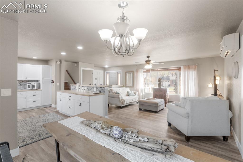 Image 9 of 36: Dining Area