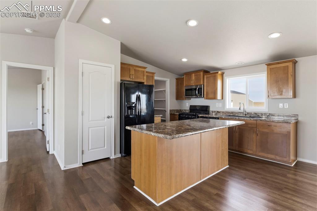 Image 14 of 39: Kitchen