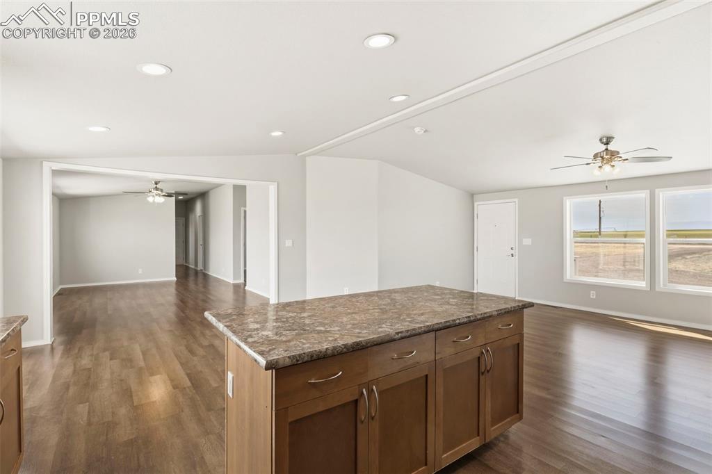 Image 19 of 39: Kitchen