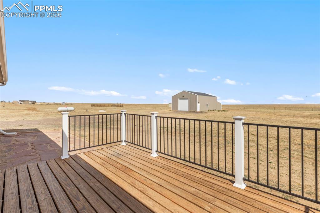 Image 31 of 39: Deck