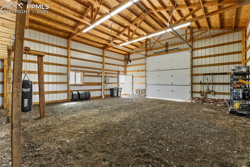 Image 37 of 39: Garage