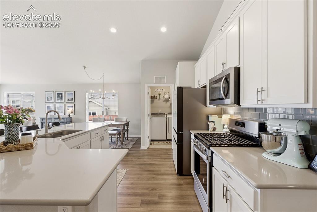 Image 12 of 50: Kitchen