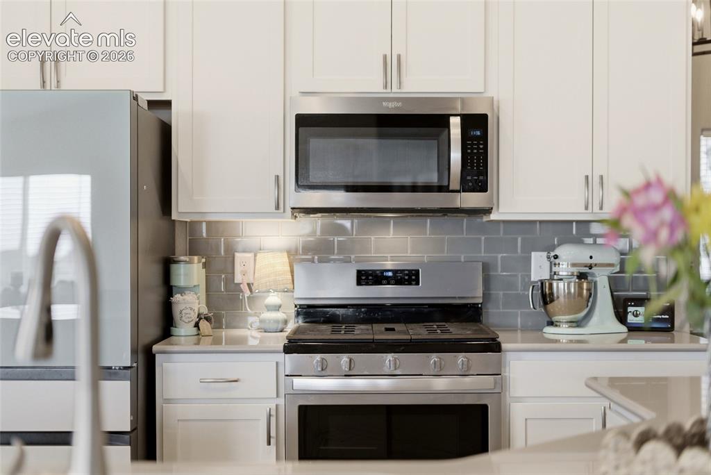 Image 15 of 50: Kitchen