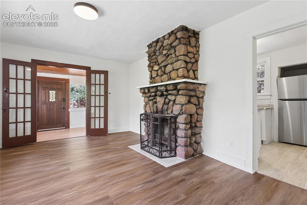 Image 6 of 18: Living Room