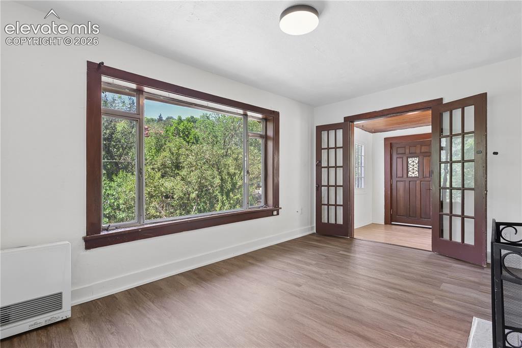 Image 7 of 18: Living Room