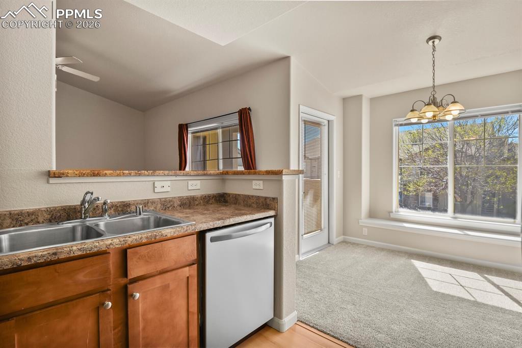 Image 12 of 31: Kitchen