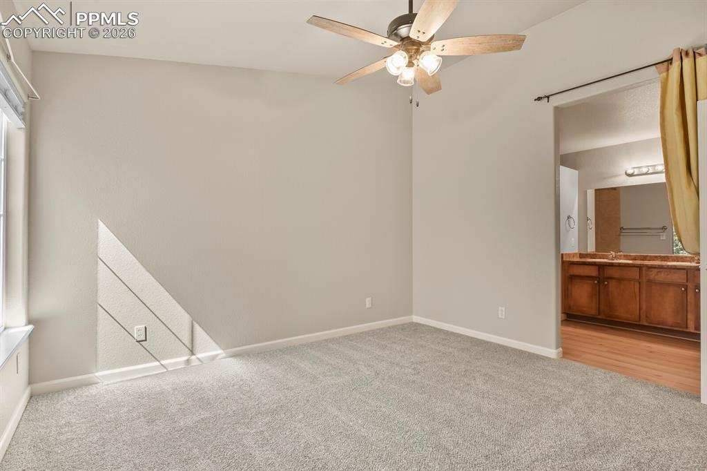 Image 15 of 31: Bedroom