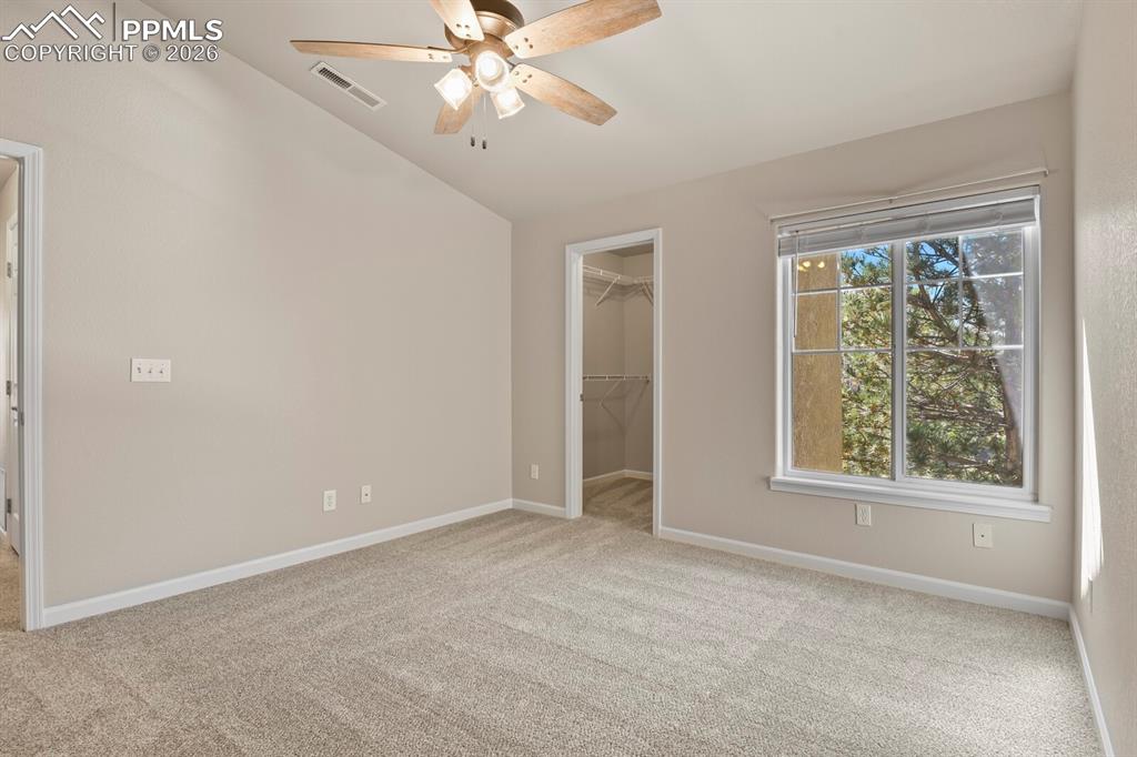 Image 17 of 31: Bedroom