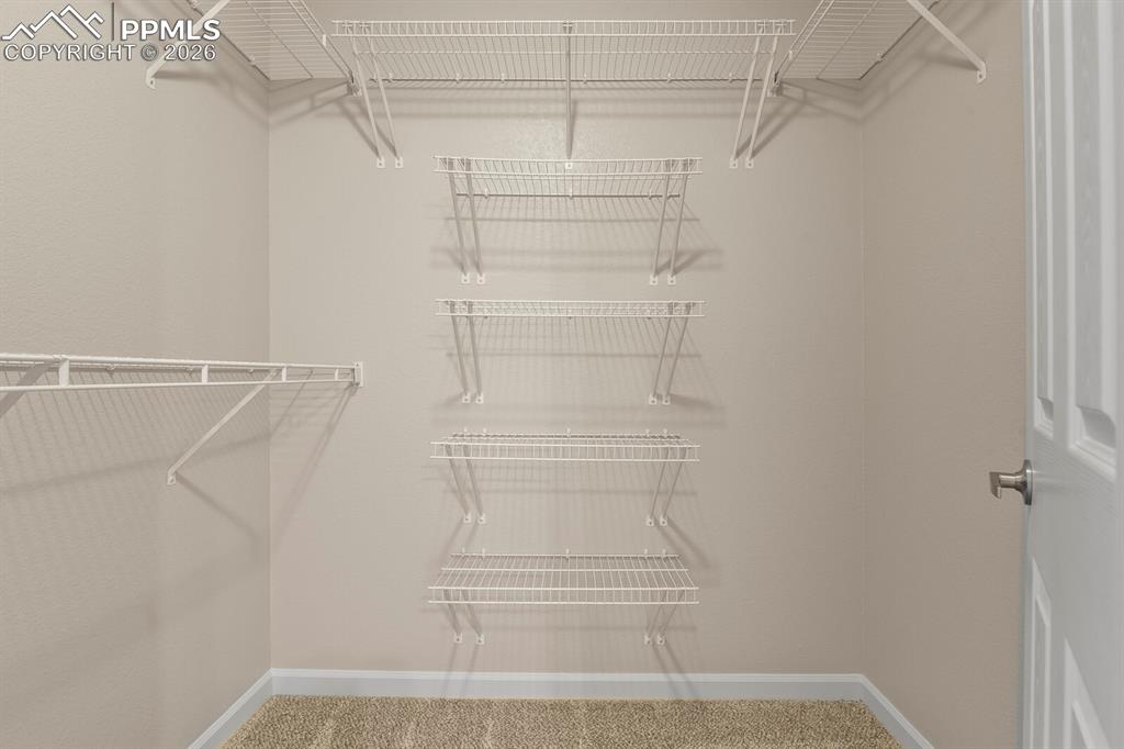 Image 19 of 31: Closet