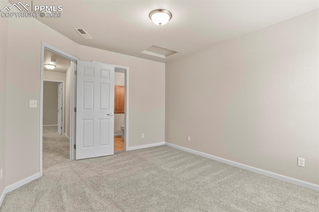 Image 23 of 31: Bedroom