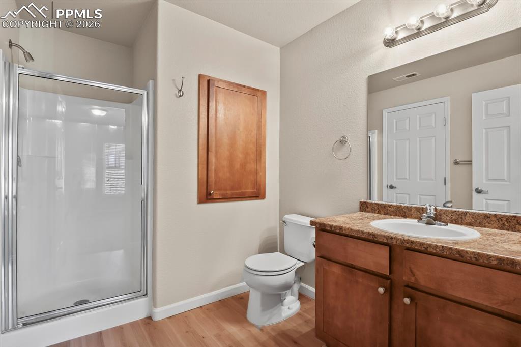 Image 24 of 31: Bathroom