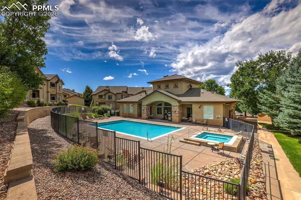 Image 26 of 31: Pool