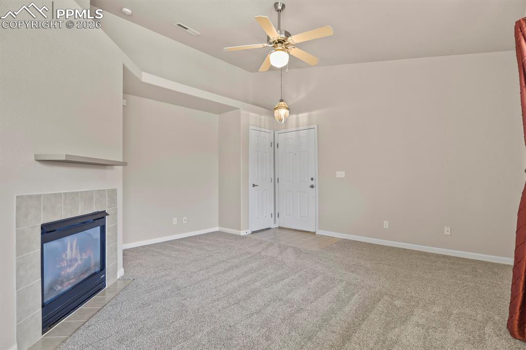 Image 6 of 31: Living Room