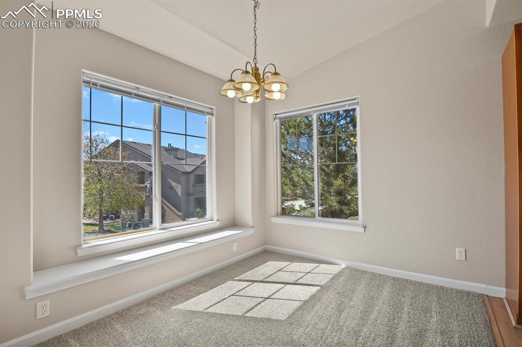 Image 7 of 31: Dining Area