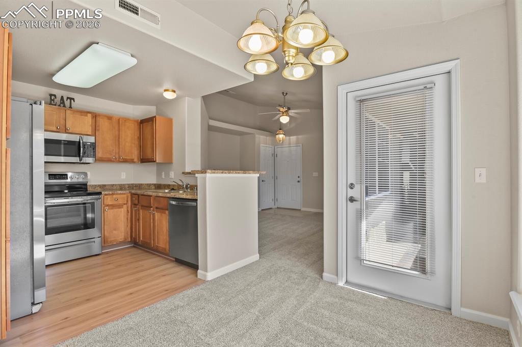 Image 9 of 31: Kitchen