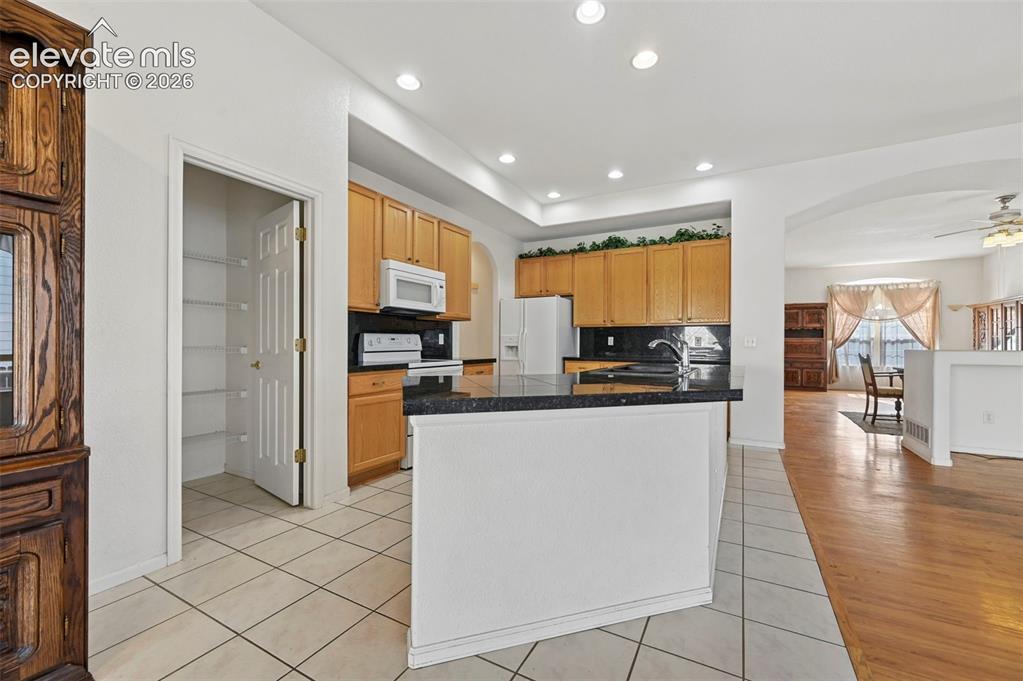 Image 13 of 35: Kitchen