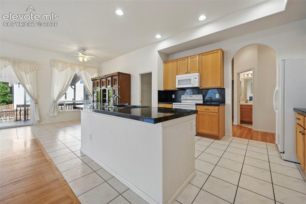 Image 14 of 35: Kitchen