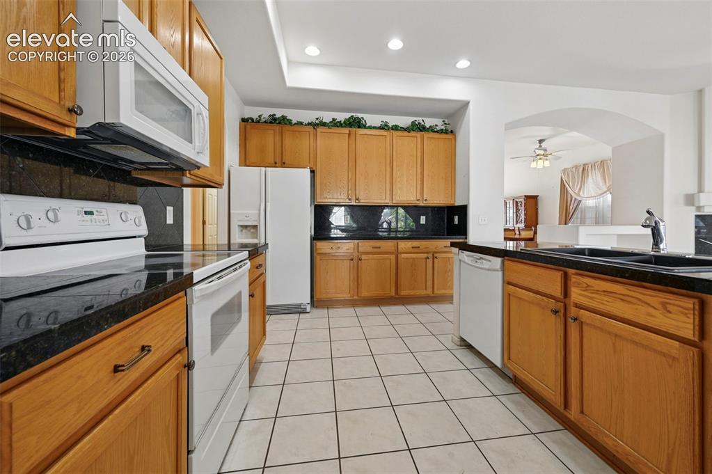 Image 16 of 35: Kitchen