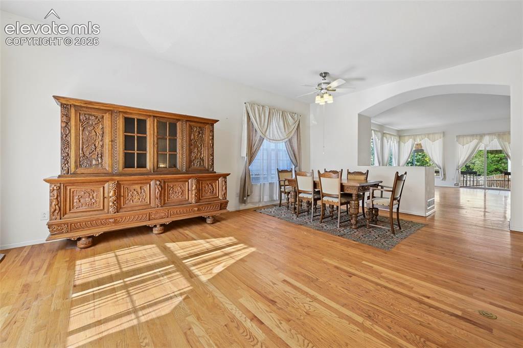Image 4 of 35: Dining Area
