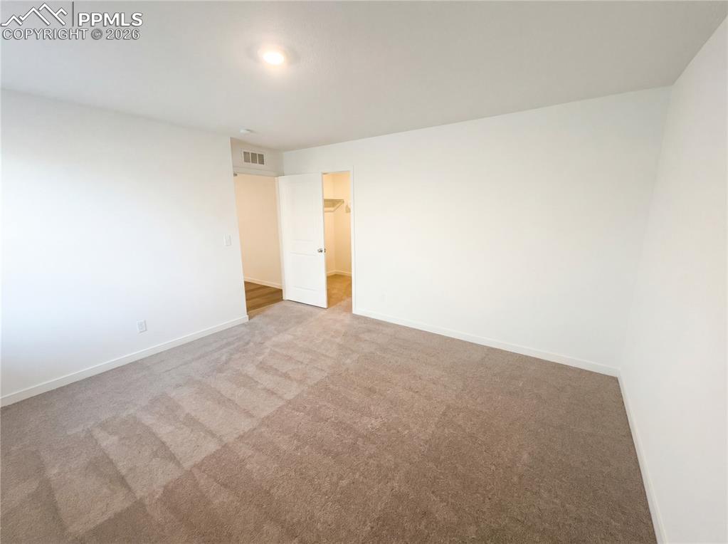 Image 14 of 21: Bedroom