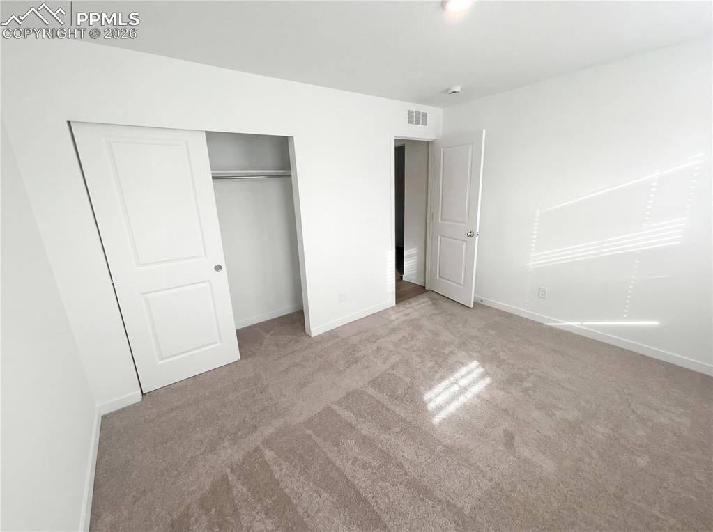 Image 19 of 21: Bedroom