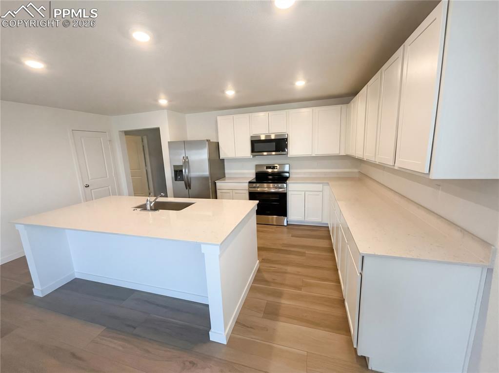 Image 2 of 21: Kitchen