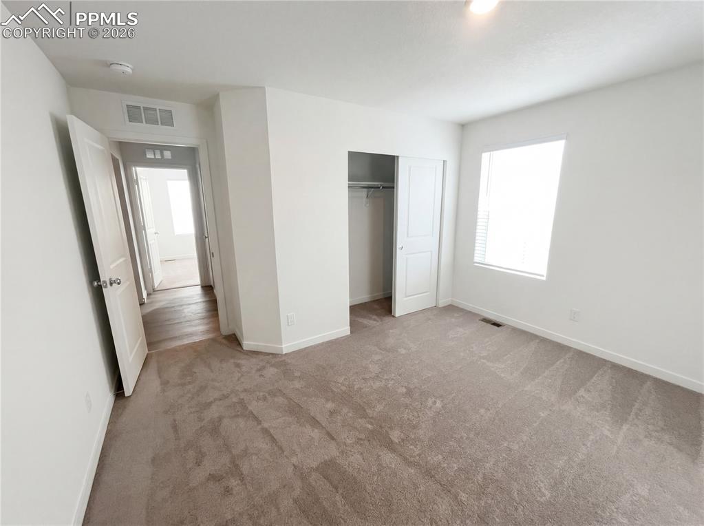 Image 4 of 21: Bedroom