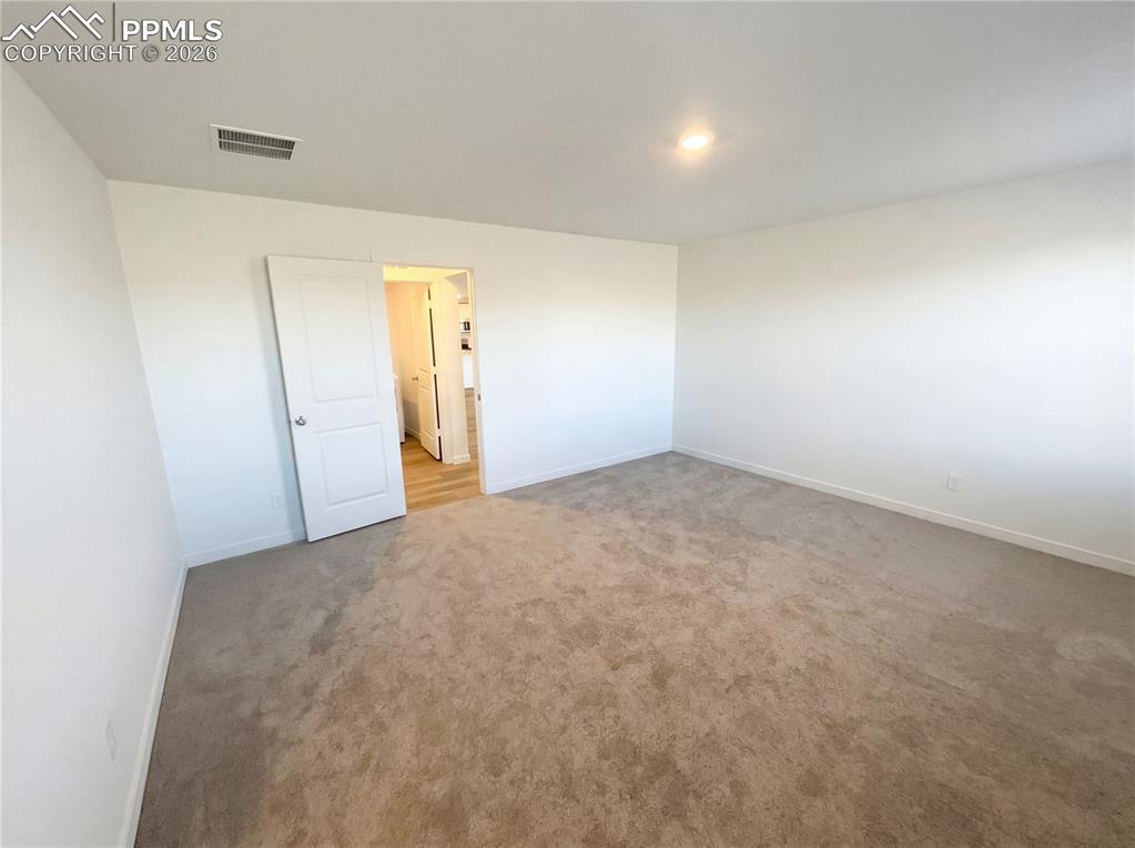 Image 8 of 21: Bedroom