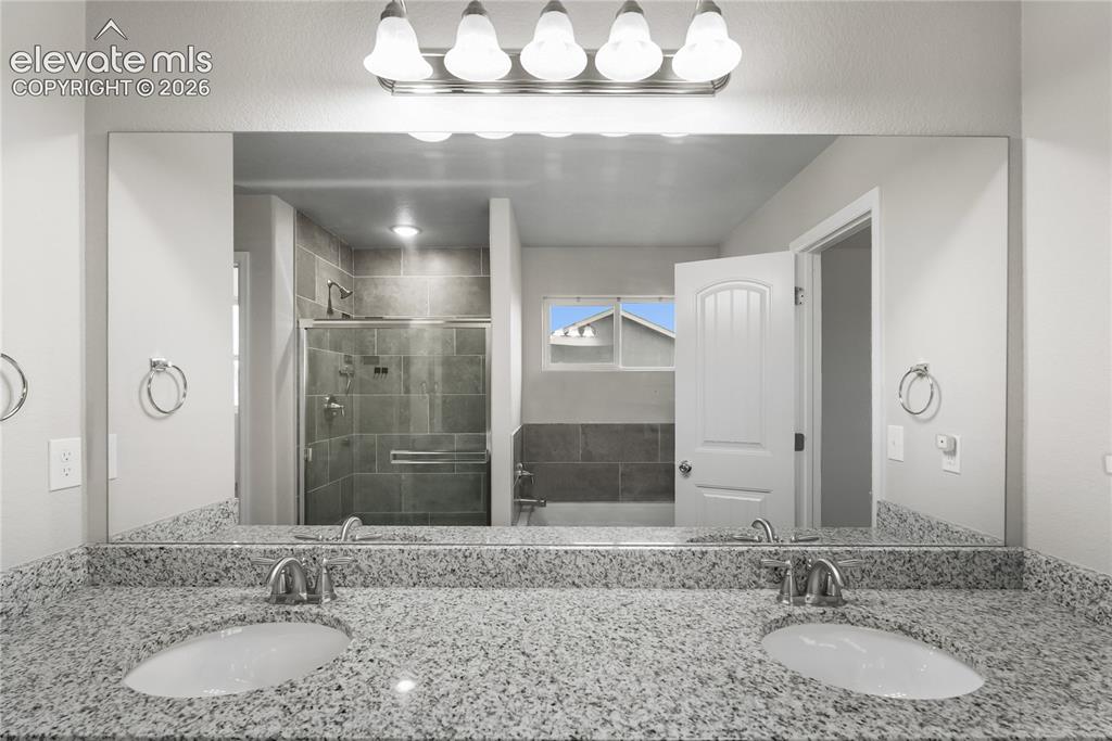 Image 28 of 42: Bathroom
