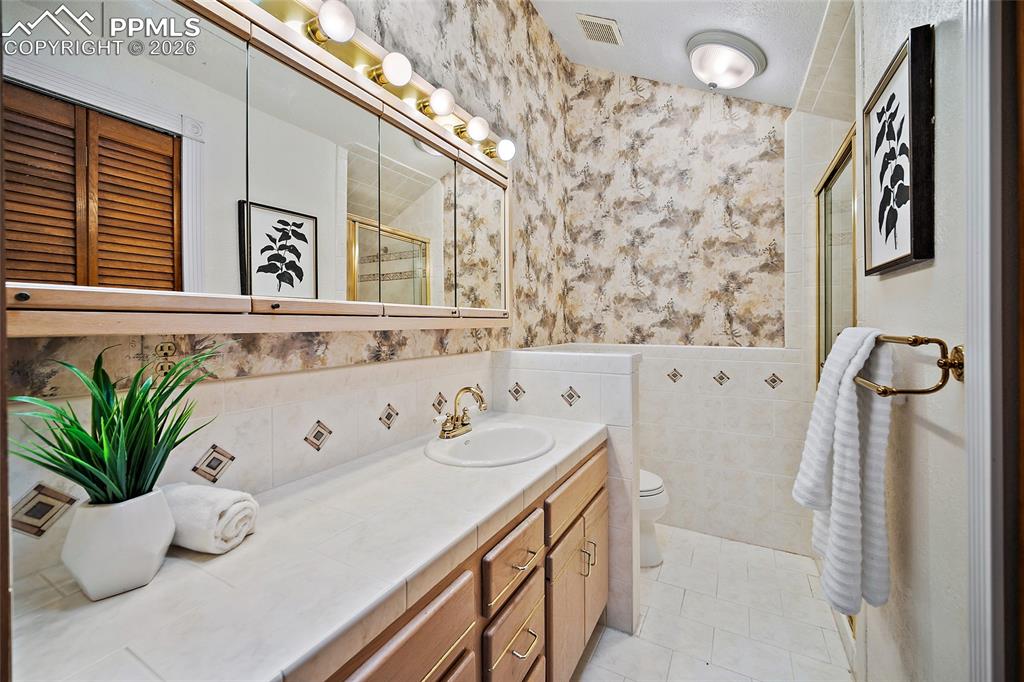 Image 26 of 50: Master Bathroom/closet