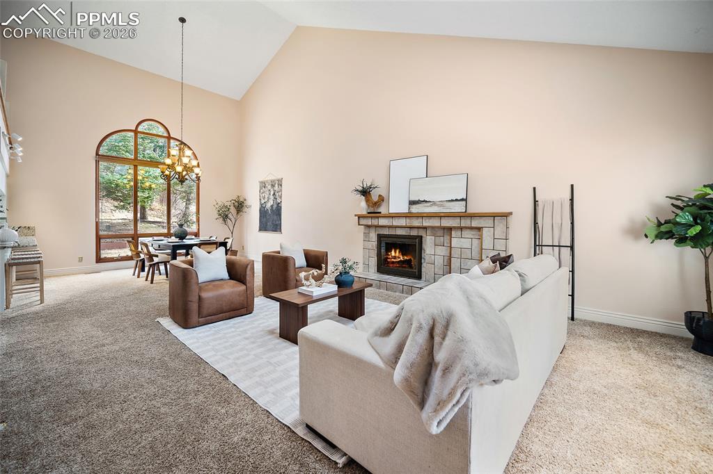 Image 5 of 50: Living Room