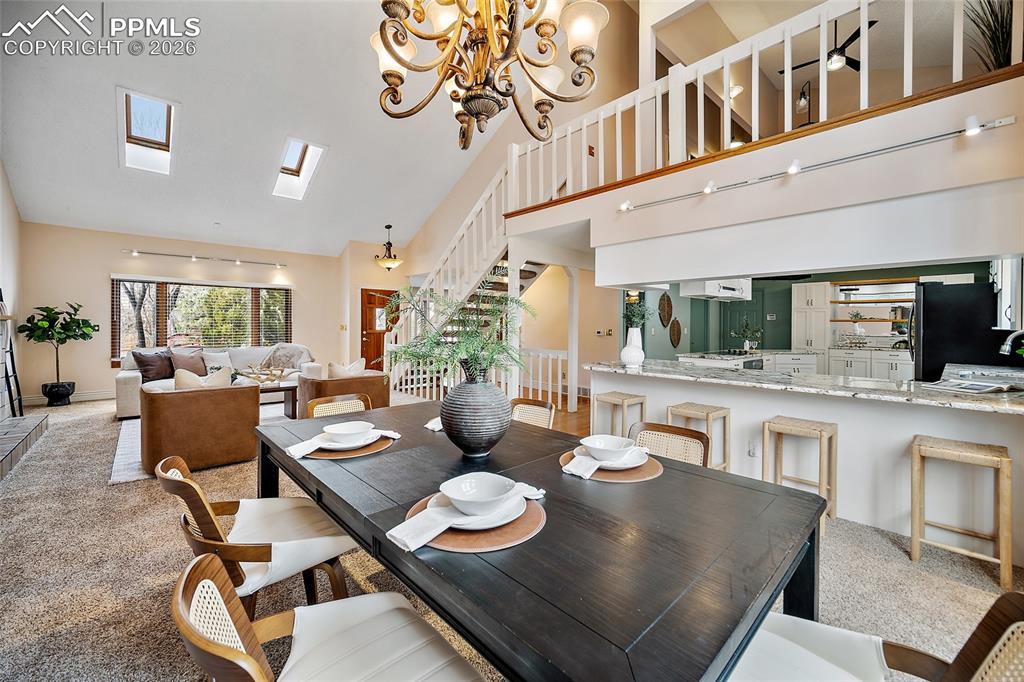 Image 9 of 50: Dining Area