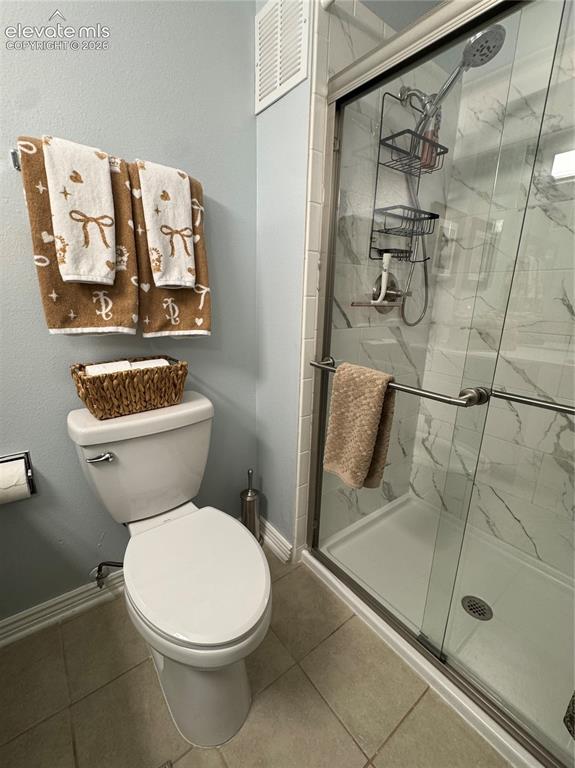 Image 19 of 36: Bathroom