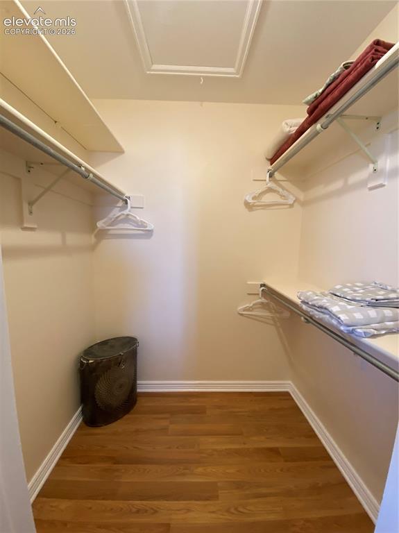 Image 24 of 36: Closet