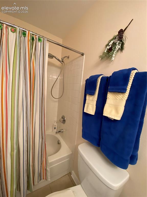 Image 26 of 36: Bathroom