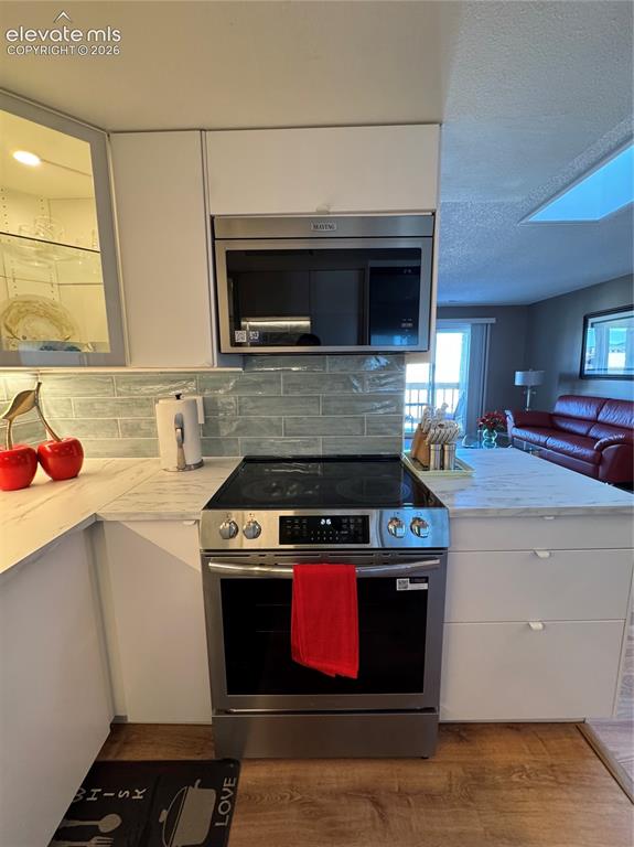 Image 6 of 36: Kitchen