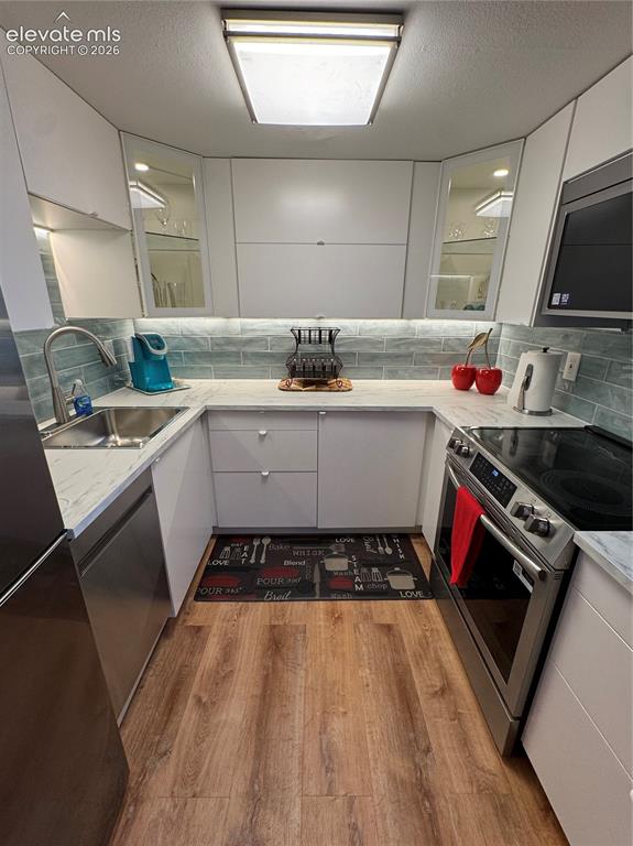 Image 7 of 36: Kitchen