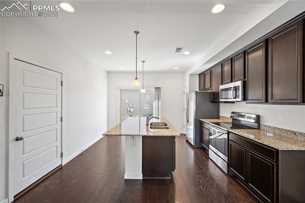 Image 10 of 44: Kitchen