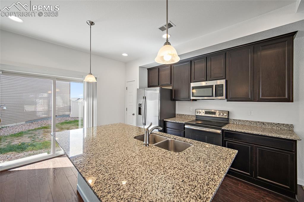 Image 12 of 44: Kitchen