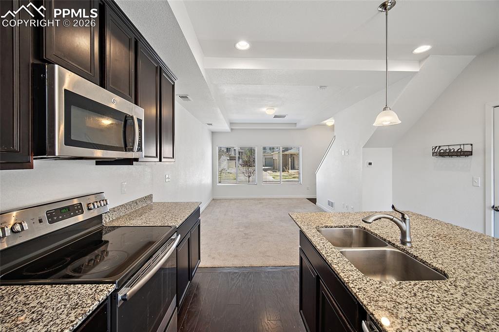 Image 14 of 44: Kitchen